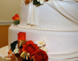 Sugar-flowers-wedding-cake