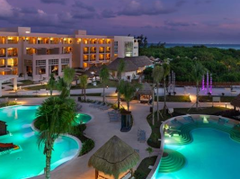 Pool view of Hotel Paradisus Playa del Carmen La Esmeralda