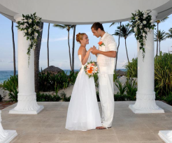 Bride and groom at the Bávaro Princess All Suites Resort