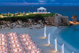 Wedding at the beach at the Dreams Cancun Resorts